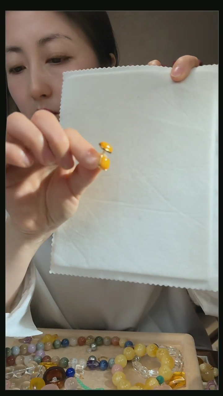 【闪购商品】蜜蜡耳钉银S925镶嵌天然蜜蜡耳钉