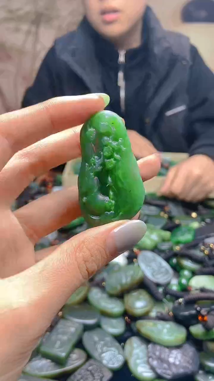 颈饰未镶嵌和田玉1