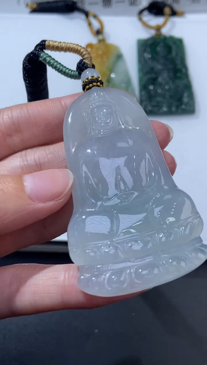 未镶嵌挂件翡翠373674     多人 