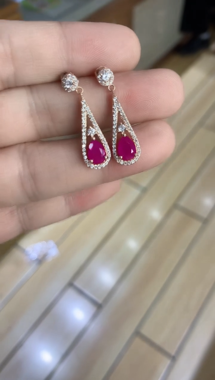 【闪购商品】红宝石耳饰银S925镶嵌...........