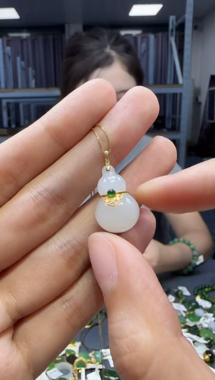 和田玉18K金镶嵌挂件 不含链