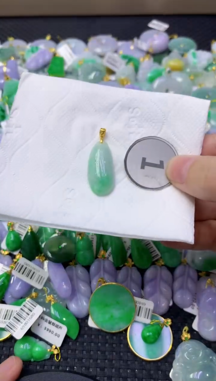 颈饰未镶嵌翡翠天然缅甸翡翠A货