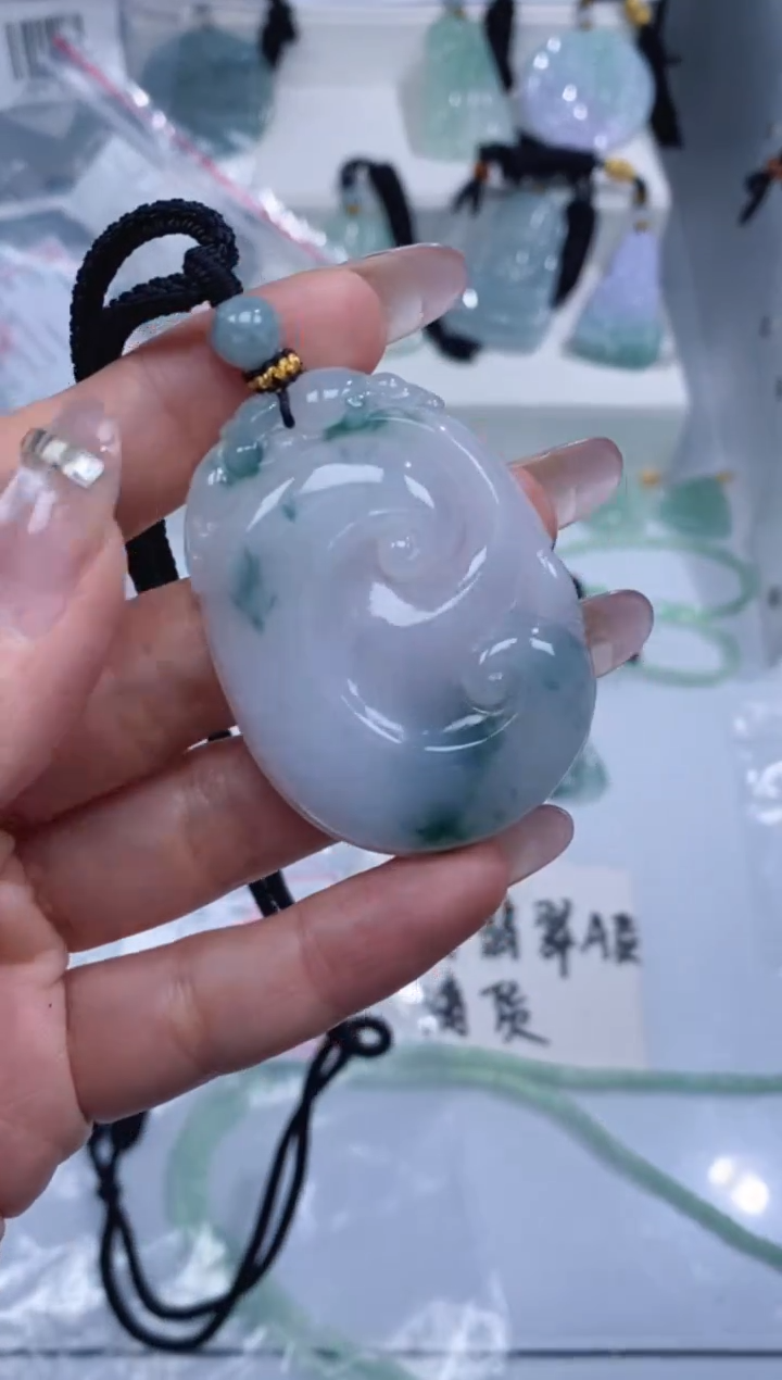 颈饰未镶嵌翡翠吊坠