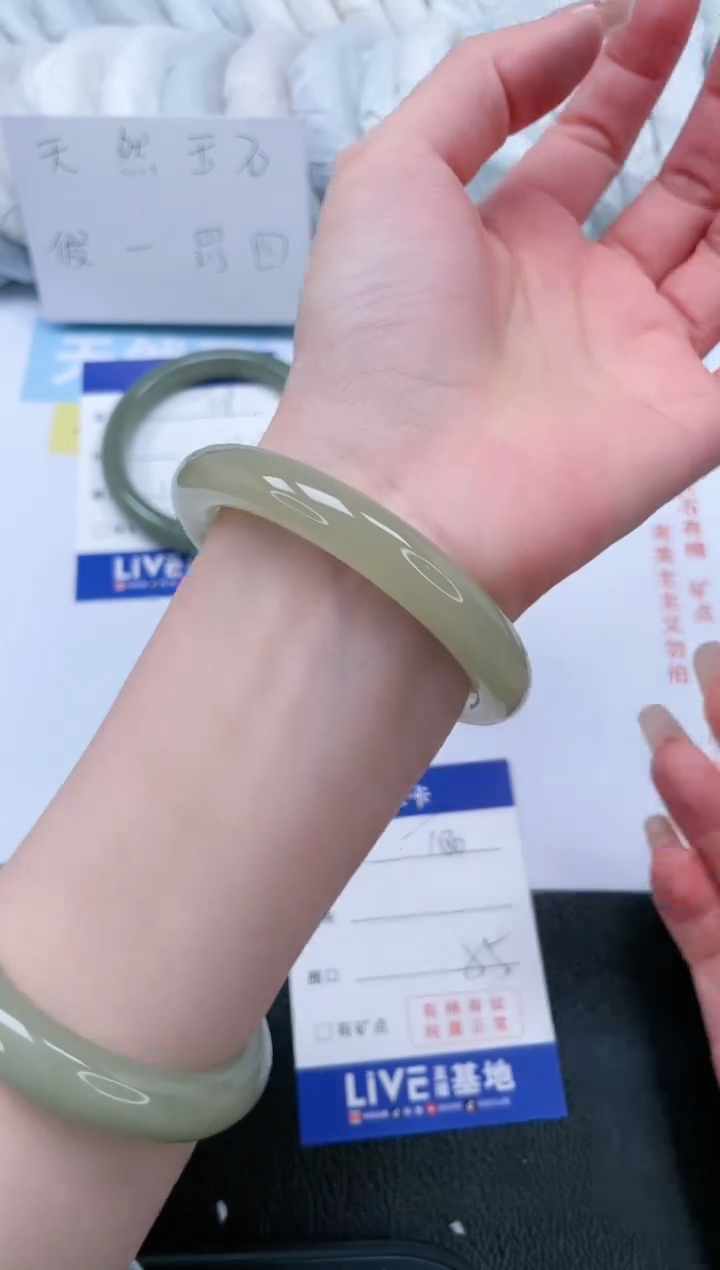 【闪购商品】石英质玉手镯未镶嵌T180-55