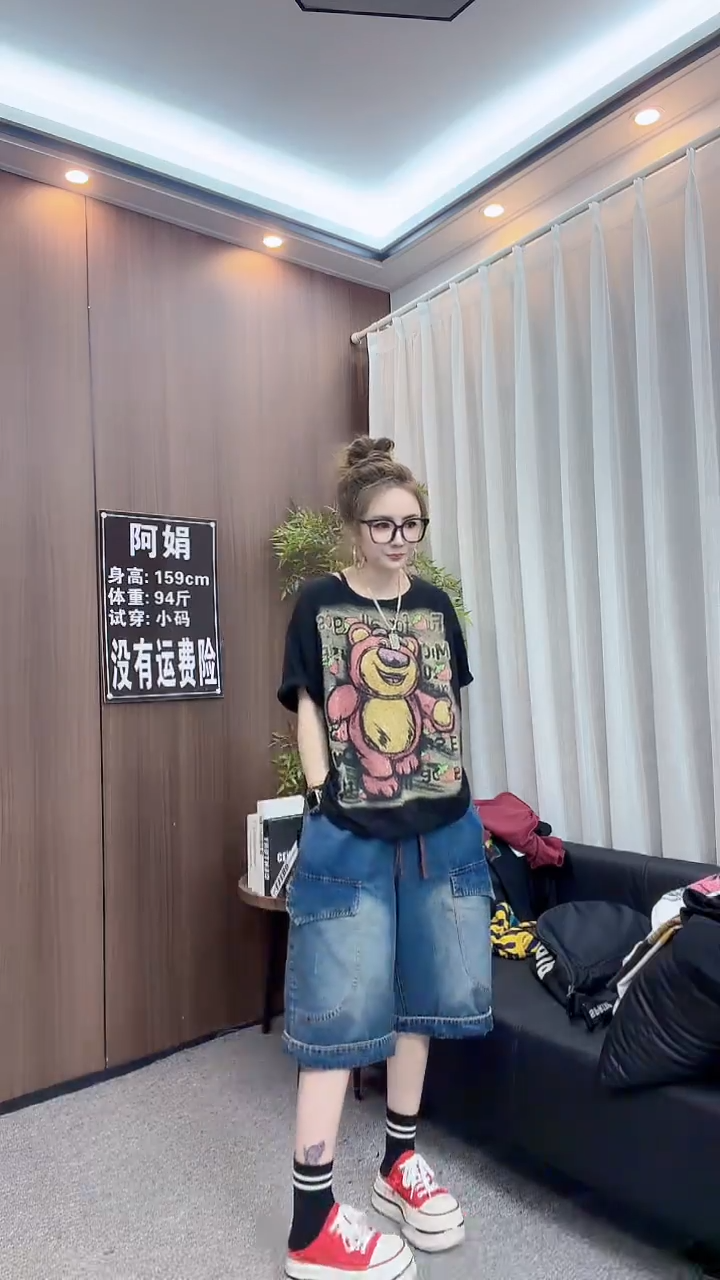 黑色草莓熊短袖。。