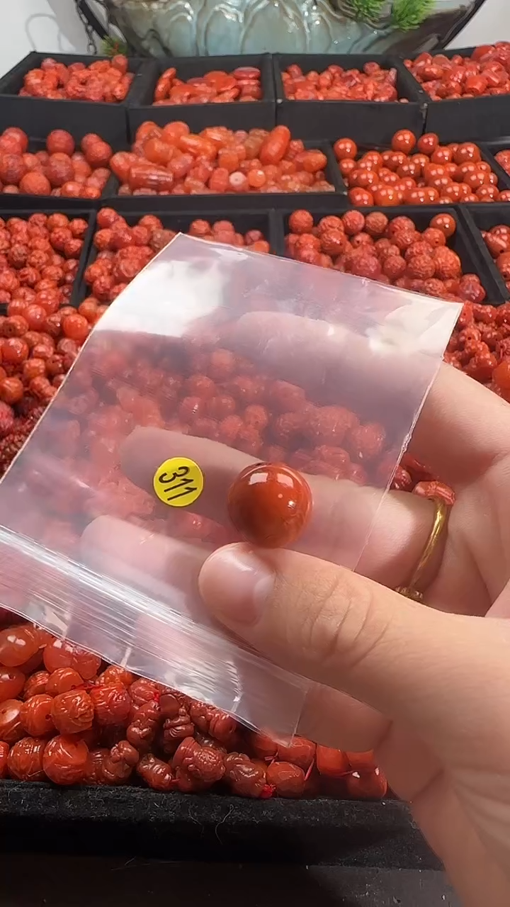 颈饰未镶嵌南红玛瑙1