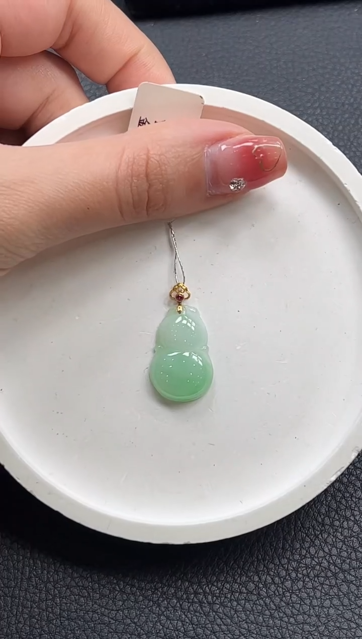 【闪购商品】翡翠颈饰18K金镶嵌葫芦