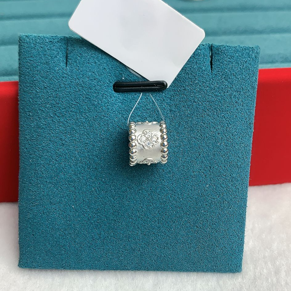 铂金四叶草小蛮腰镶嵌吊坠