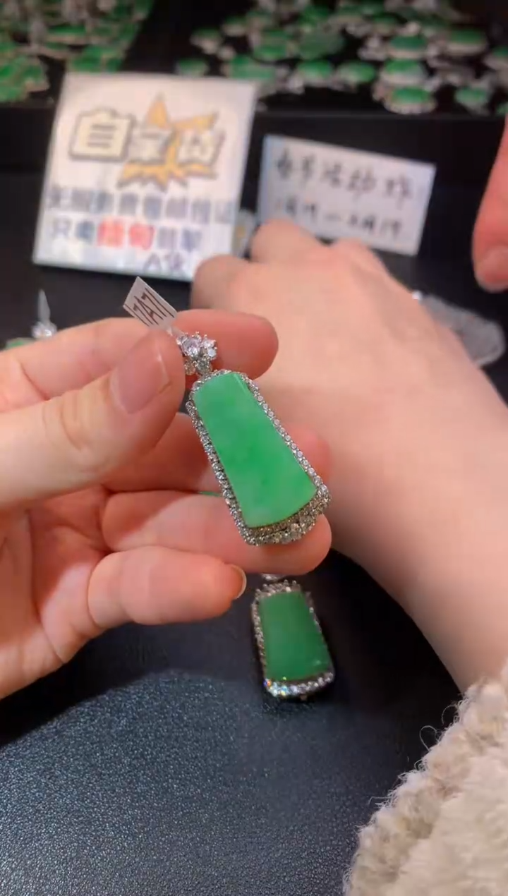 【闪购商品】翡翠颈饰银S925镶嵌翡翠