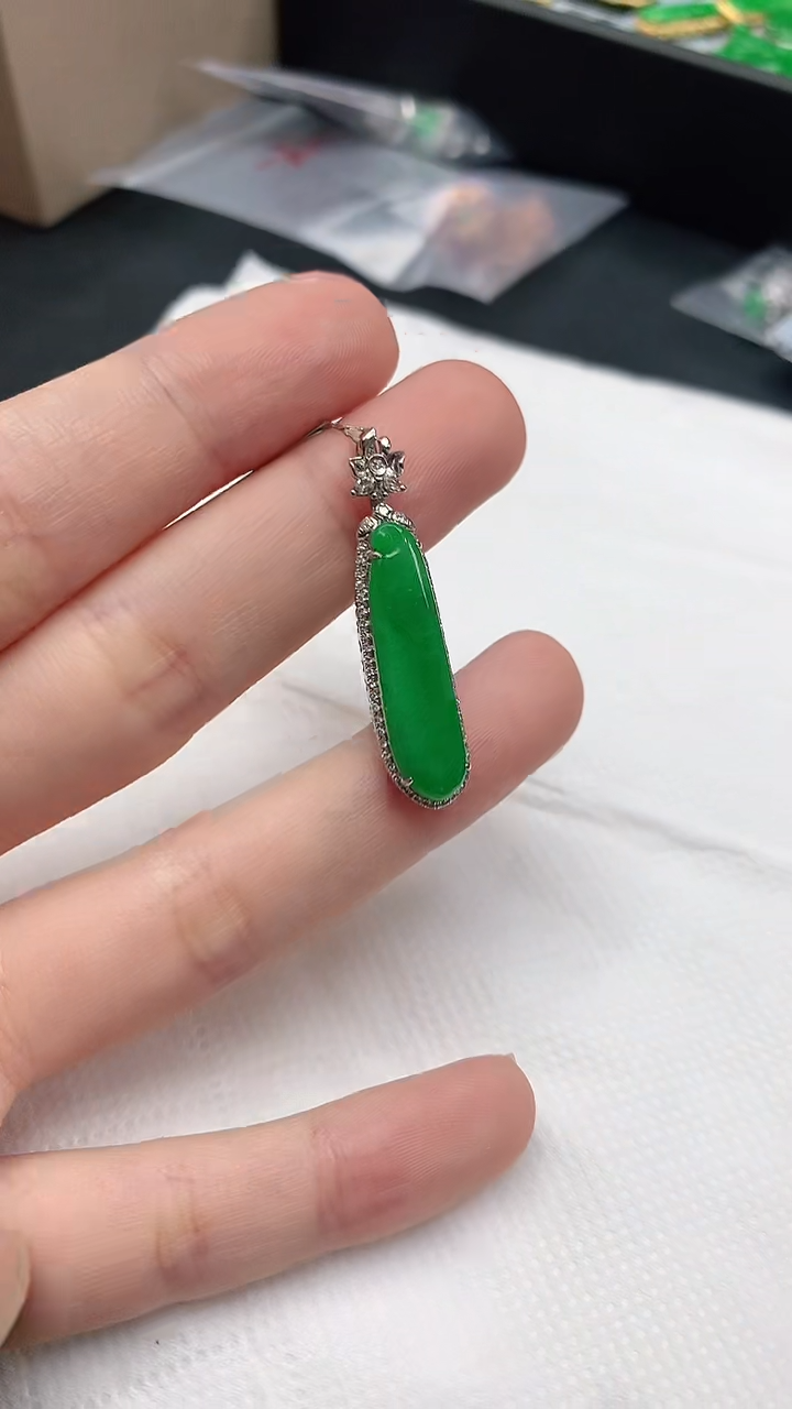 【闪购商品】翡翠颈饰18K金镶嵌赠礼盒证书