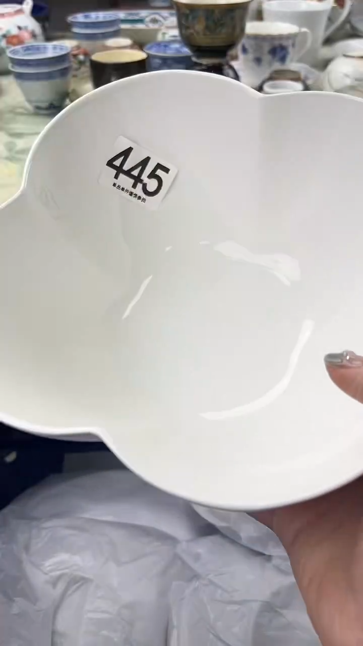 可***芬445                 