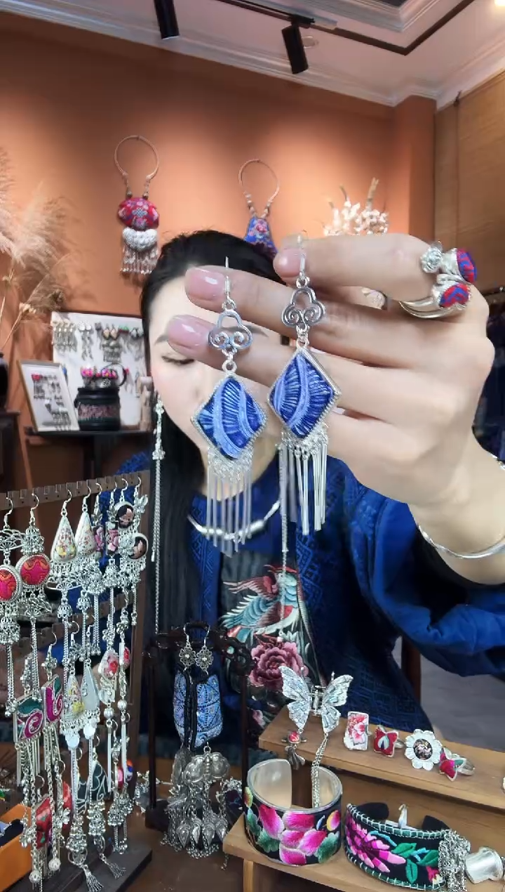 【闪购商品】刺绣纯手工民族风耳环