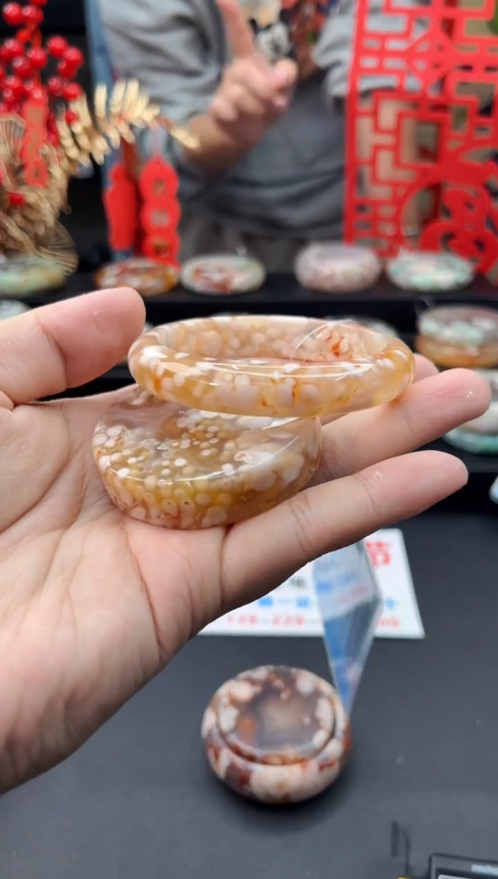 【闪购商品】石英质玉手镯未镶嵌赠送镯心（57圈口）