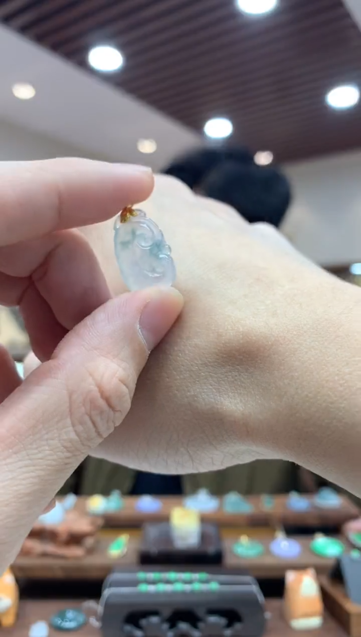 【闪购商品】翡翠吊坠(不含链)18K金镶嵌如意
