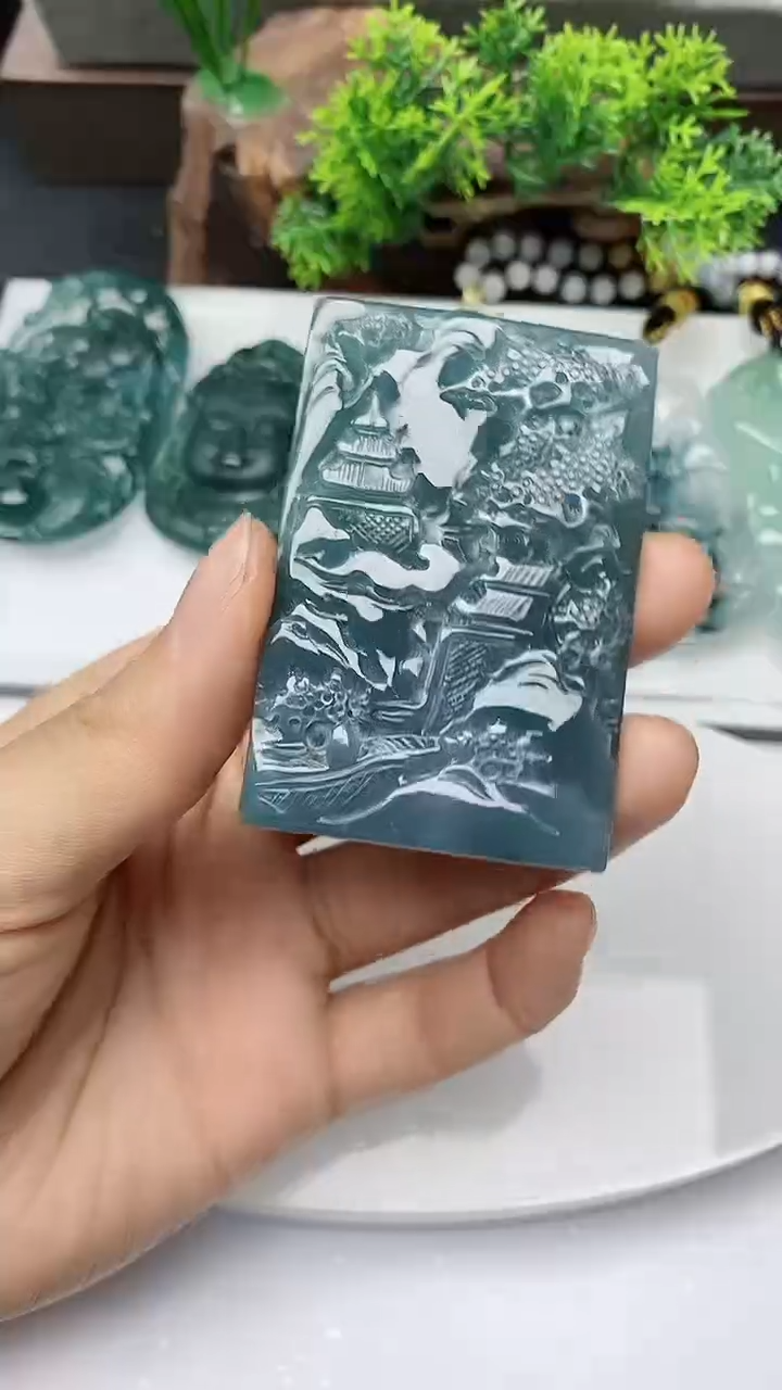 【闪购商品】翡翠颈饰未镶嵌          