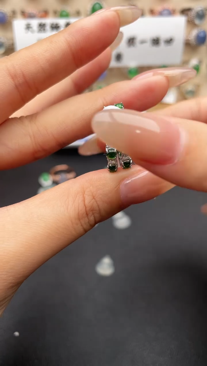 未镶嵌戒指翡翠一物一证一礼盒