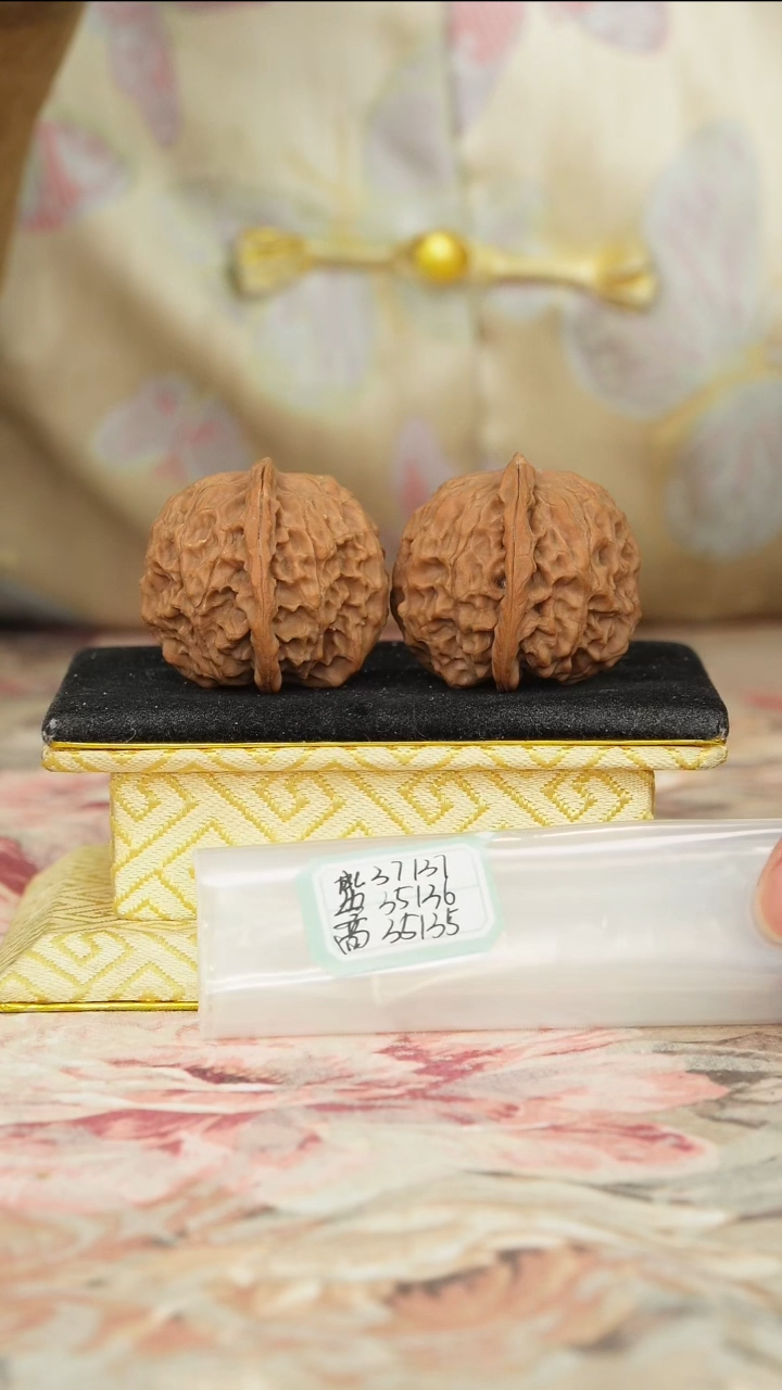 【闪购商品】文玩核桃把件非嫁接元宝