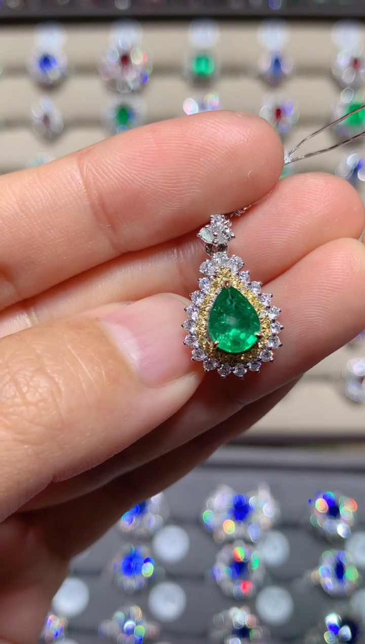 【闪购商品】祖母绿吊坠(不含链)18K金镶嵌0.82CT