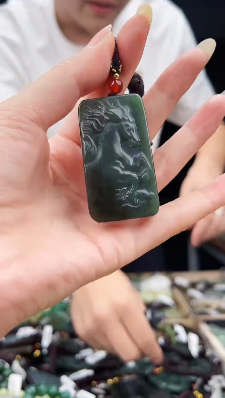 颈饰未镶嵌和田玉1