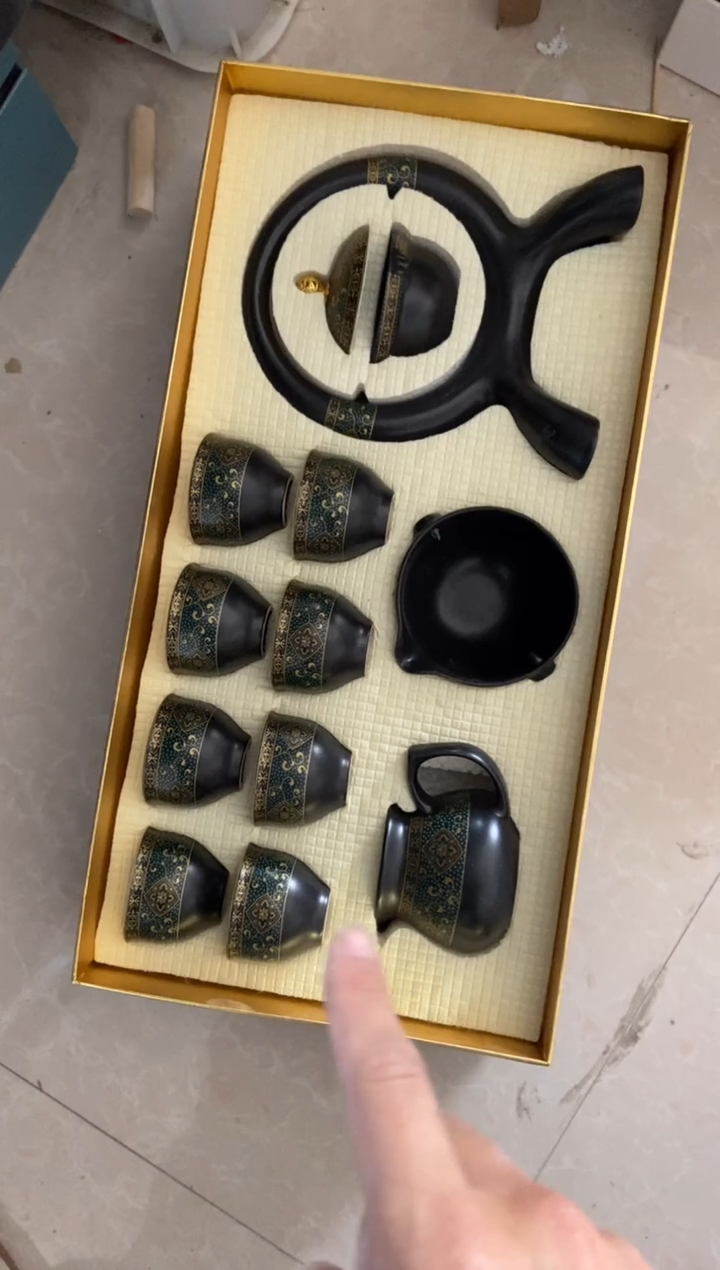 无运费险不带礼盒略有瑕疵有点脏介意勿拍