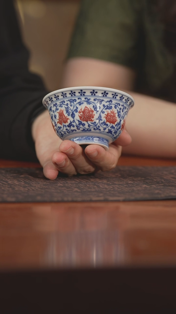 【瓷见如故】毛仔柴窑釉里红缠枝狮心压手杯