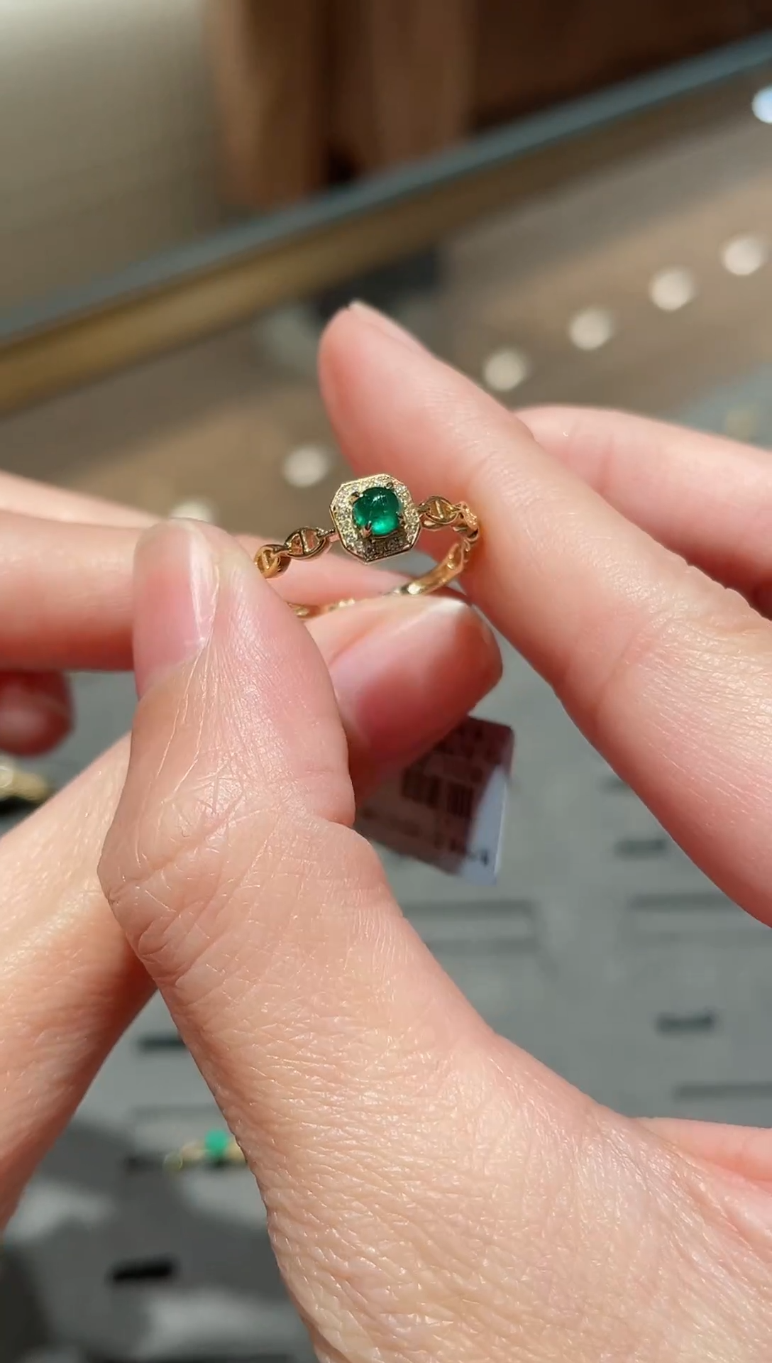 【闪购商品】祖母绿戒指18K金镶嵌*