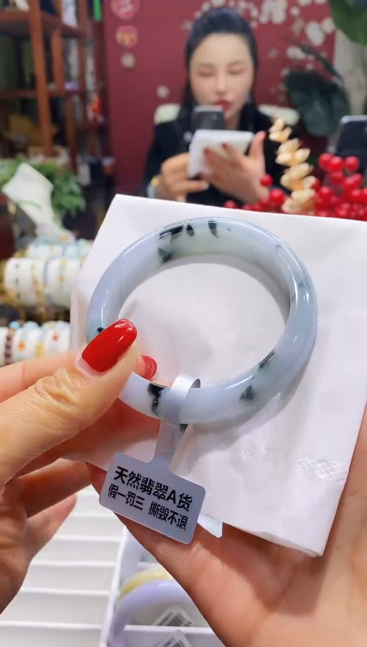 【闪购商品】翡翠手镯未镶嵌11圈口56-58/13.2*7.8