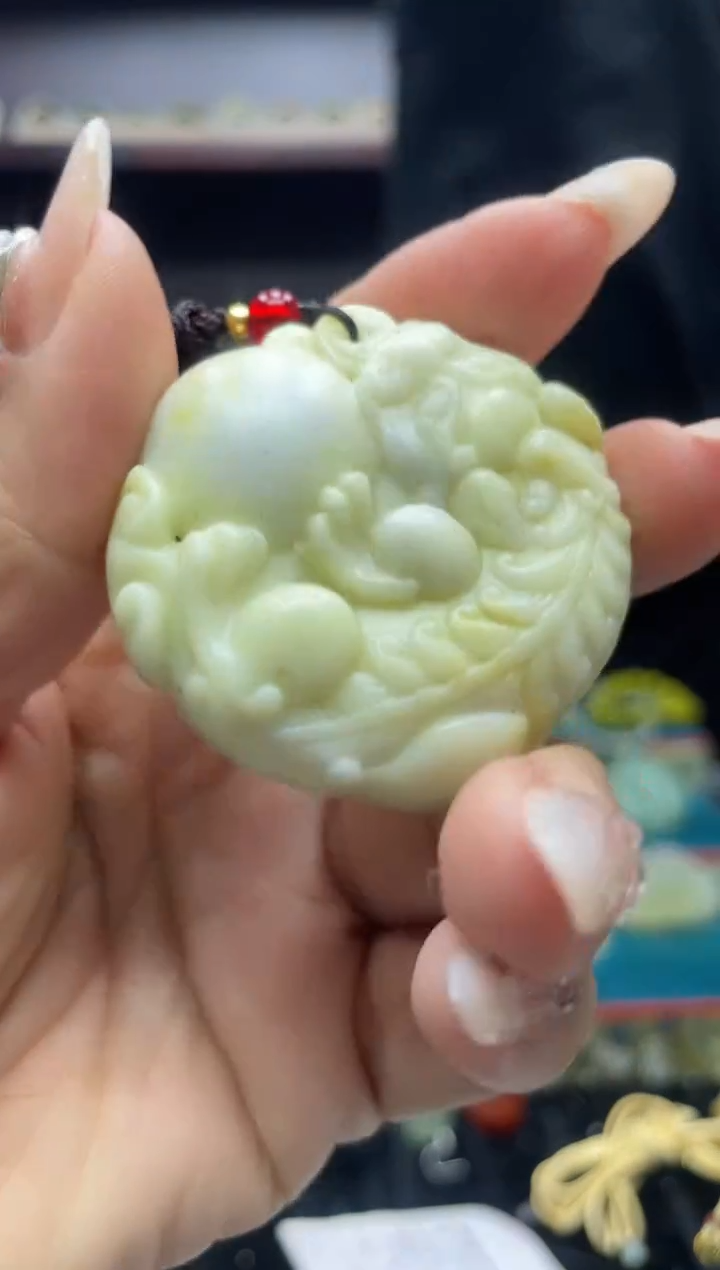 未镶嵌岫玉吊坠·