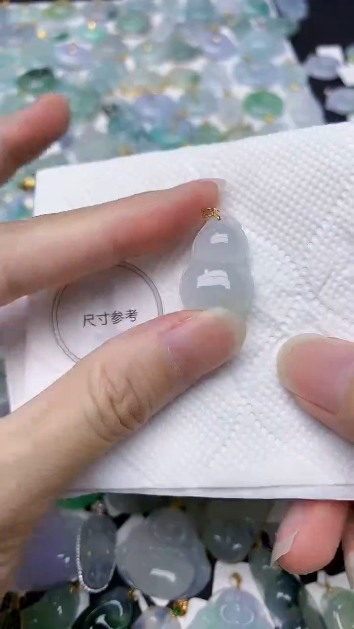 颈饰18K金镶嵌翡翠天然A货翡翠
