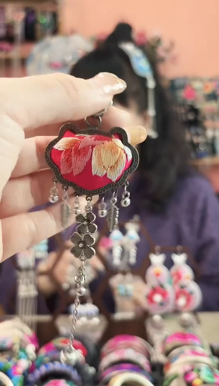 艺枝独绣手工饰品439