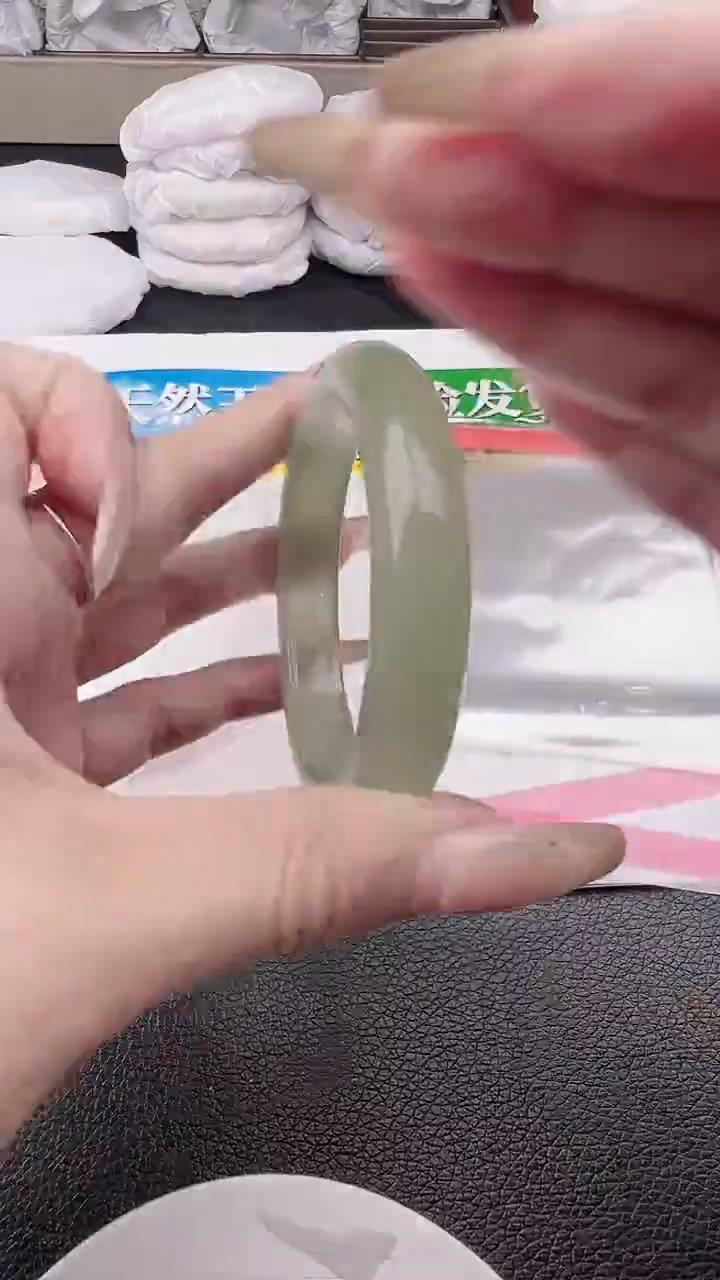 未镶嵌手镯石英质玉翠绿圈口53.2
