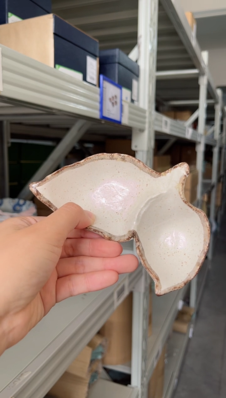 【闪购商品】瓷片渕茶粉引 双叶蘸料碟