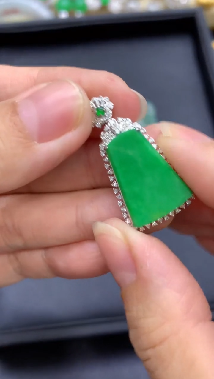 颈饰18K金镶嵌翡翠497-中国好珍宝