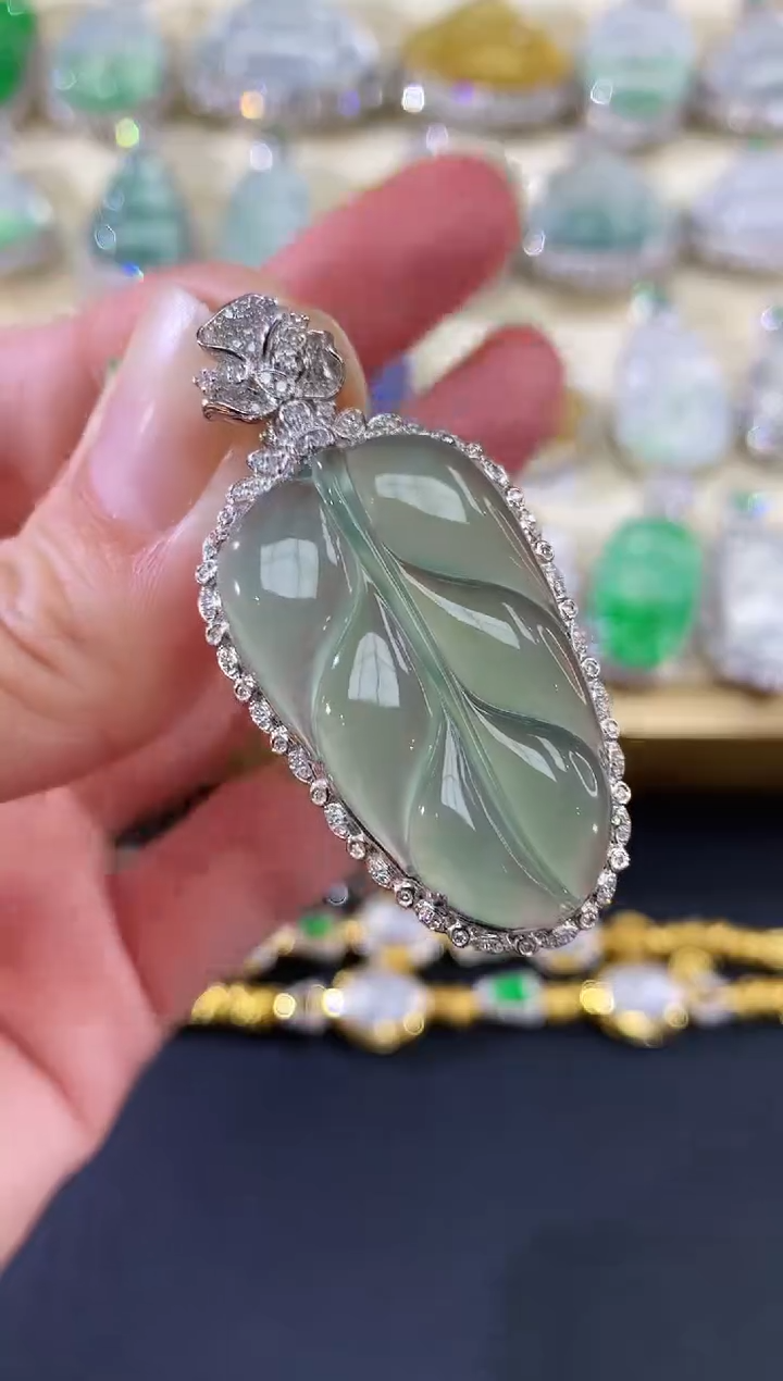 吊坠(不含链)18K金镶嵌翡翠235|