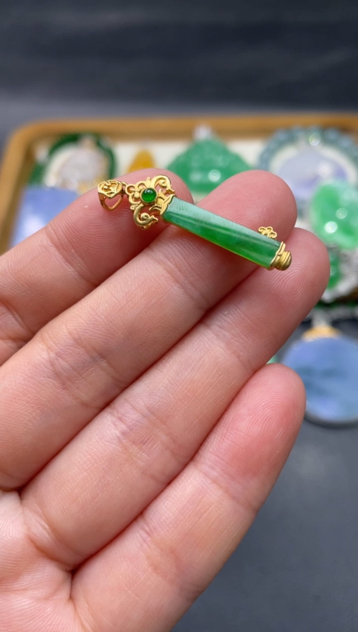 【闪购商品】翡翠颈饰18K金镶嵌74..........