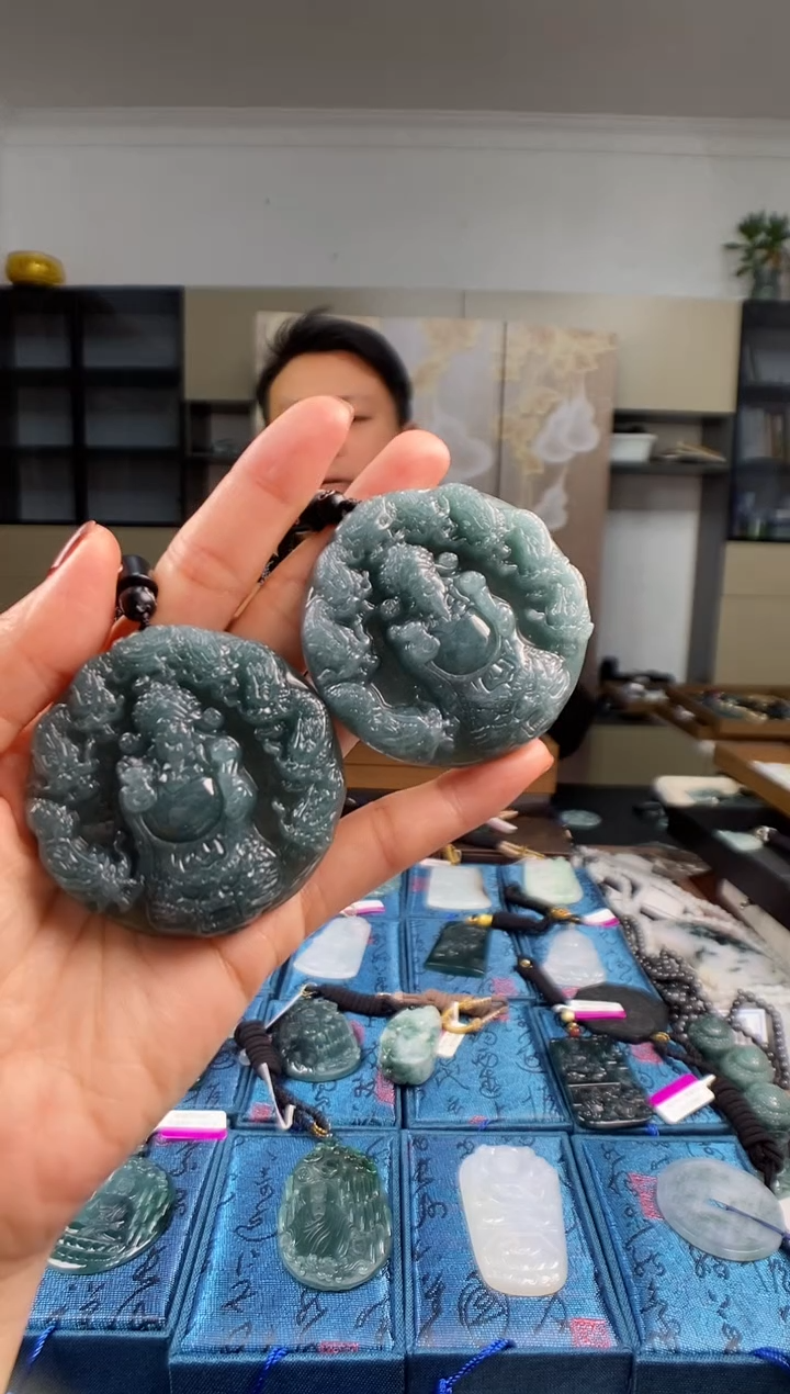 颈饰未镶嵌翡翠  多样性发其一