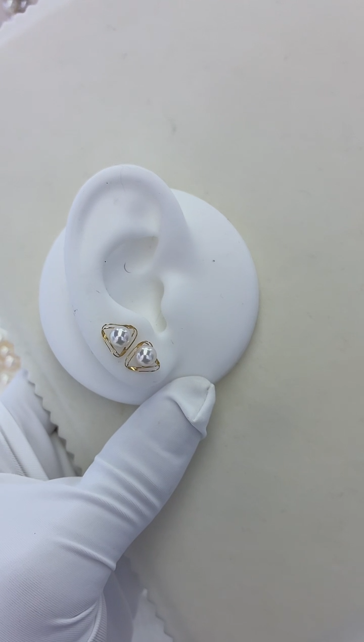 18K金镶嵌耳钉海水珍珠Akoya 三角耳钉 5.5-6MM 18K金 