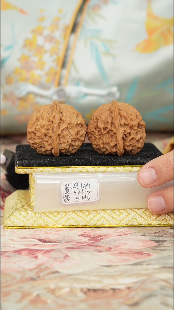 【闪购商品】文玩核桃把件非嫁接元宝