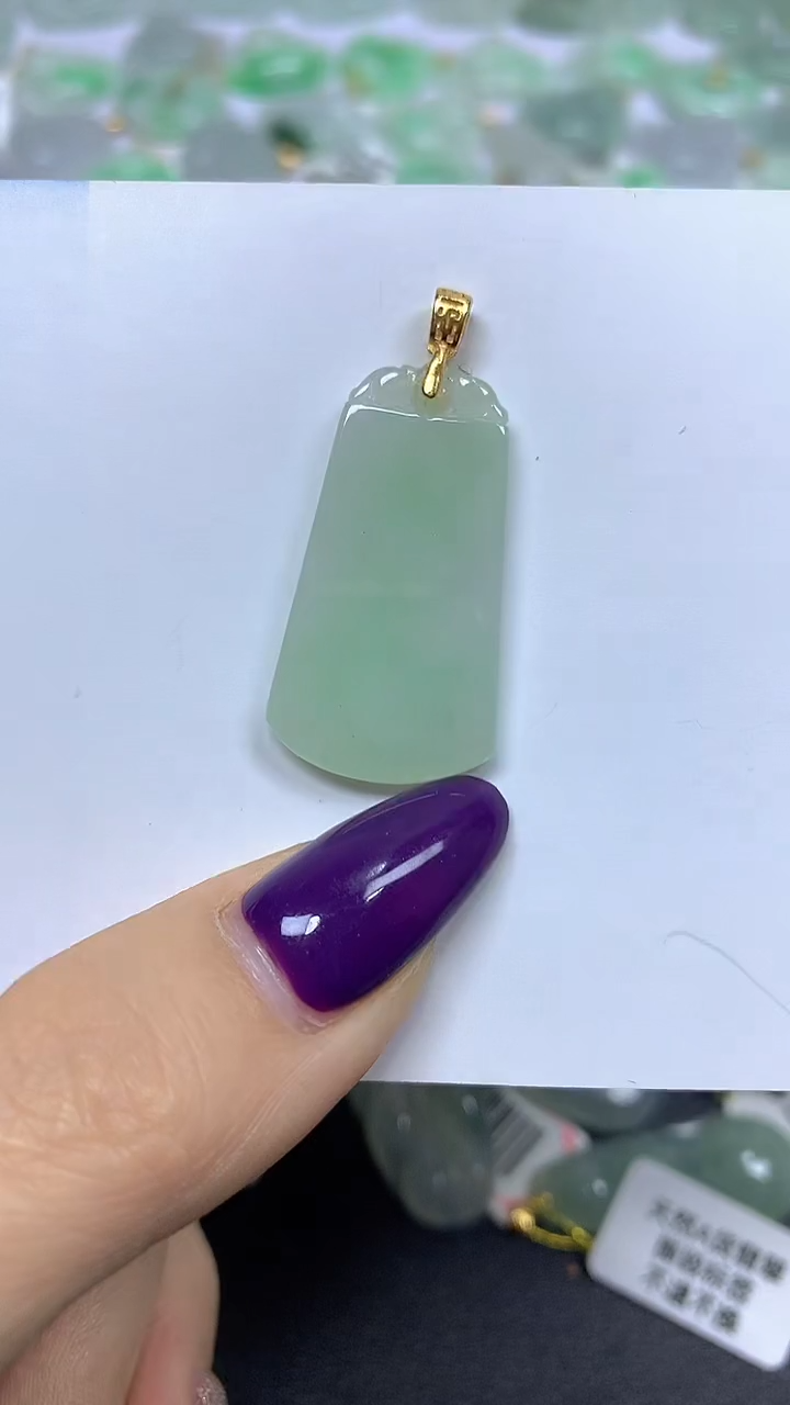 颈饰未镶嵌翡翠 