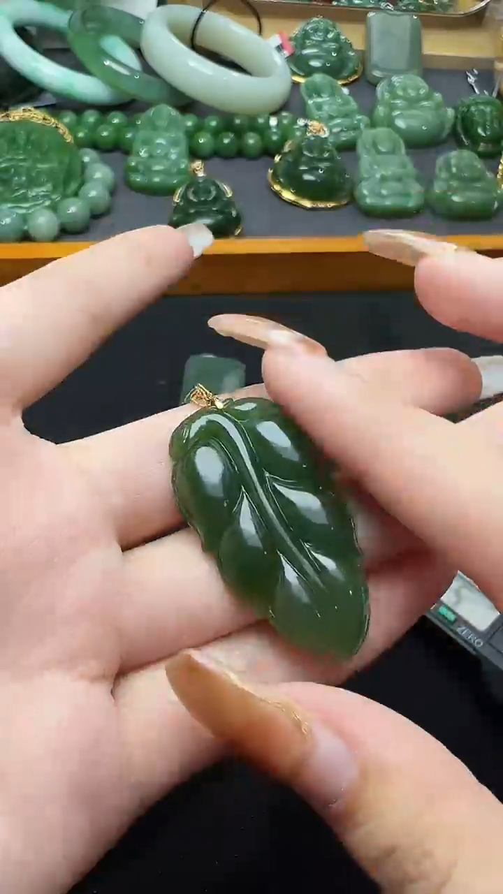 【闪购商品】和田玉吊坠(赠链)18K金镶嵌56