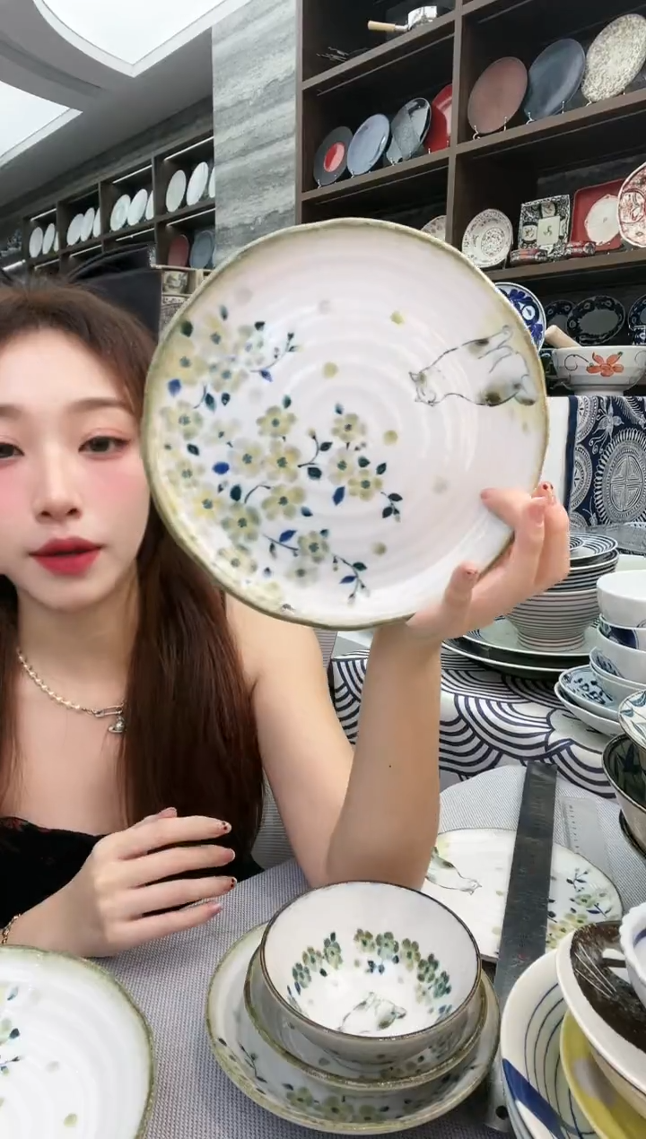 瓷花见猫平盘22cm一支