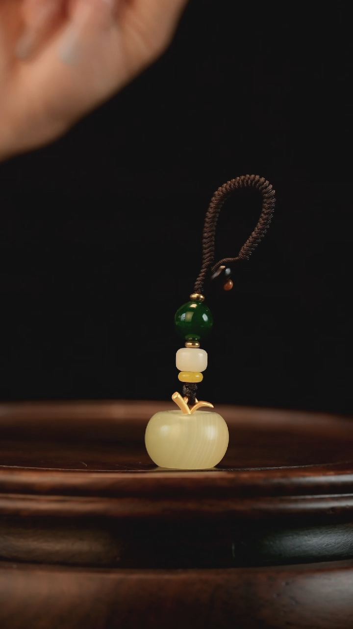 云南石竹叶青雕刻：平安喜乐