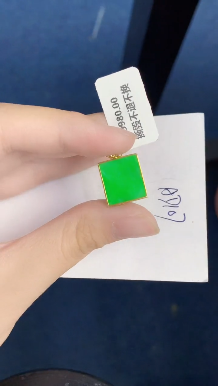 翡翠18K金镶嵌颈饰000000000