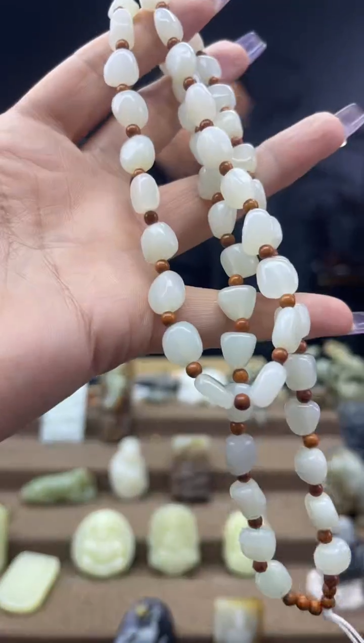 颈饰未镶嵌和田玉1