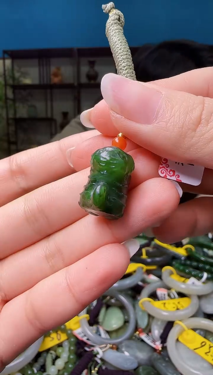 颈饰未镶嵌和田玉1