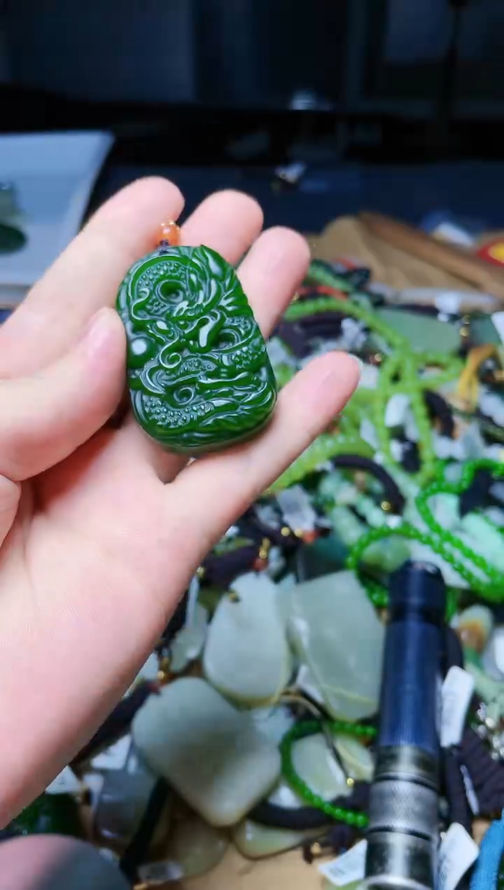 颈饰未镶嵌和田玉1