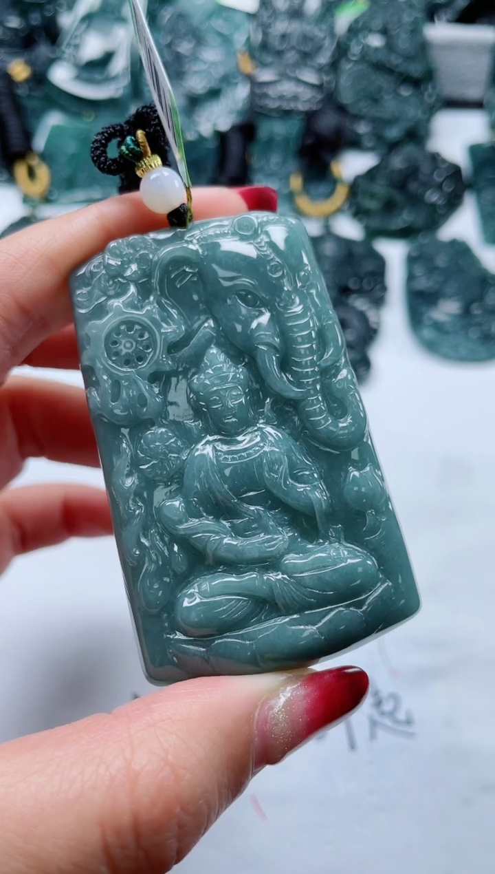 【闪购商品】翡翠颈饰未镶嵌           