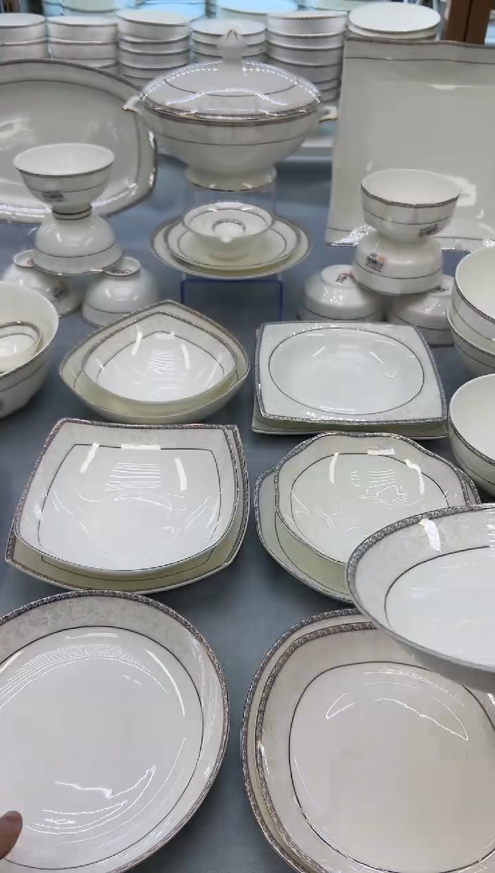 骨瓷玲珑8圆饭盘2个