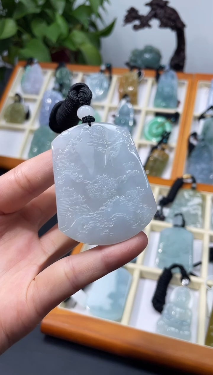 颈饰未镶嵌翡翠厨**英山水