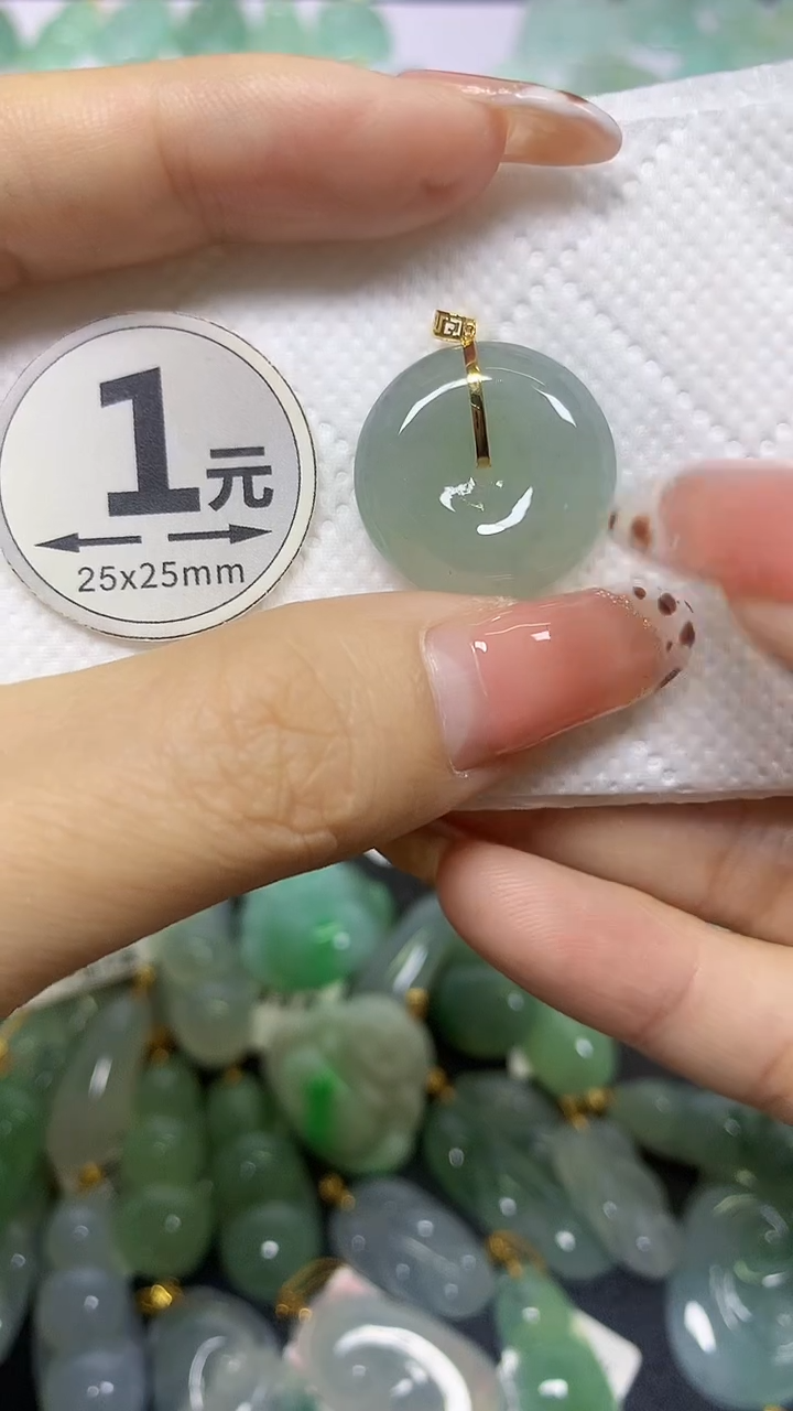 颈饰18K金镶嵌翡翠天然翡翠A货